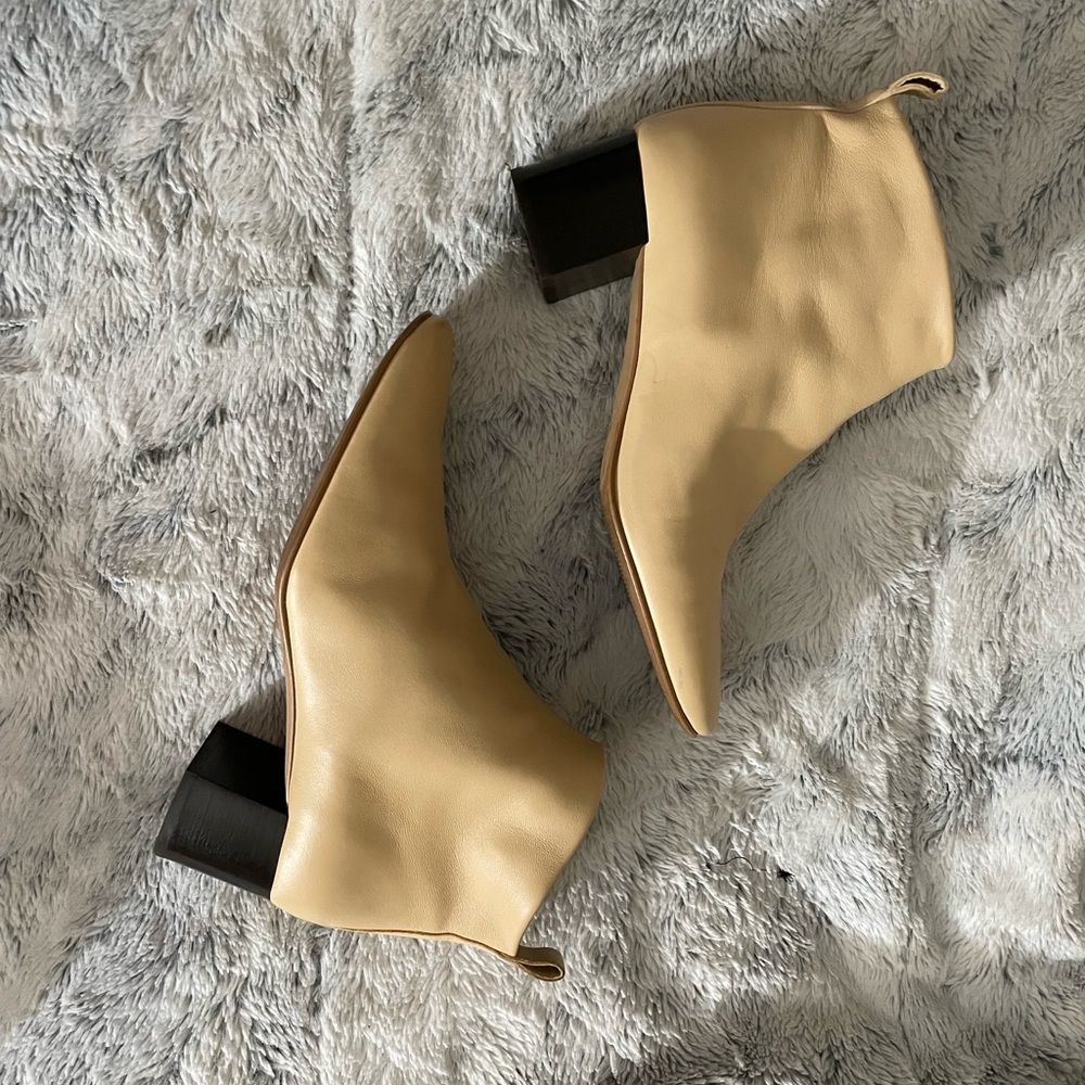 Everlane Italian Leather The Day Boot in Ecru Size 9.5
